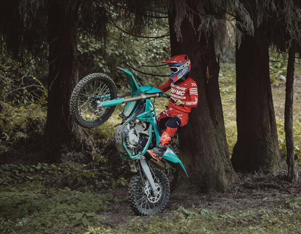 KOVE MX250R w lesie – jazda terenowa