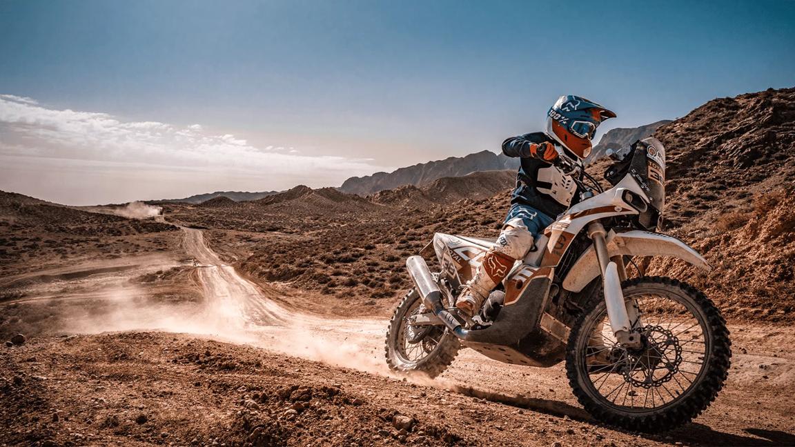 KOVE 450 Rally na pustynnej trasie