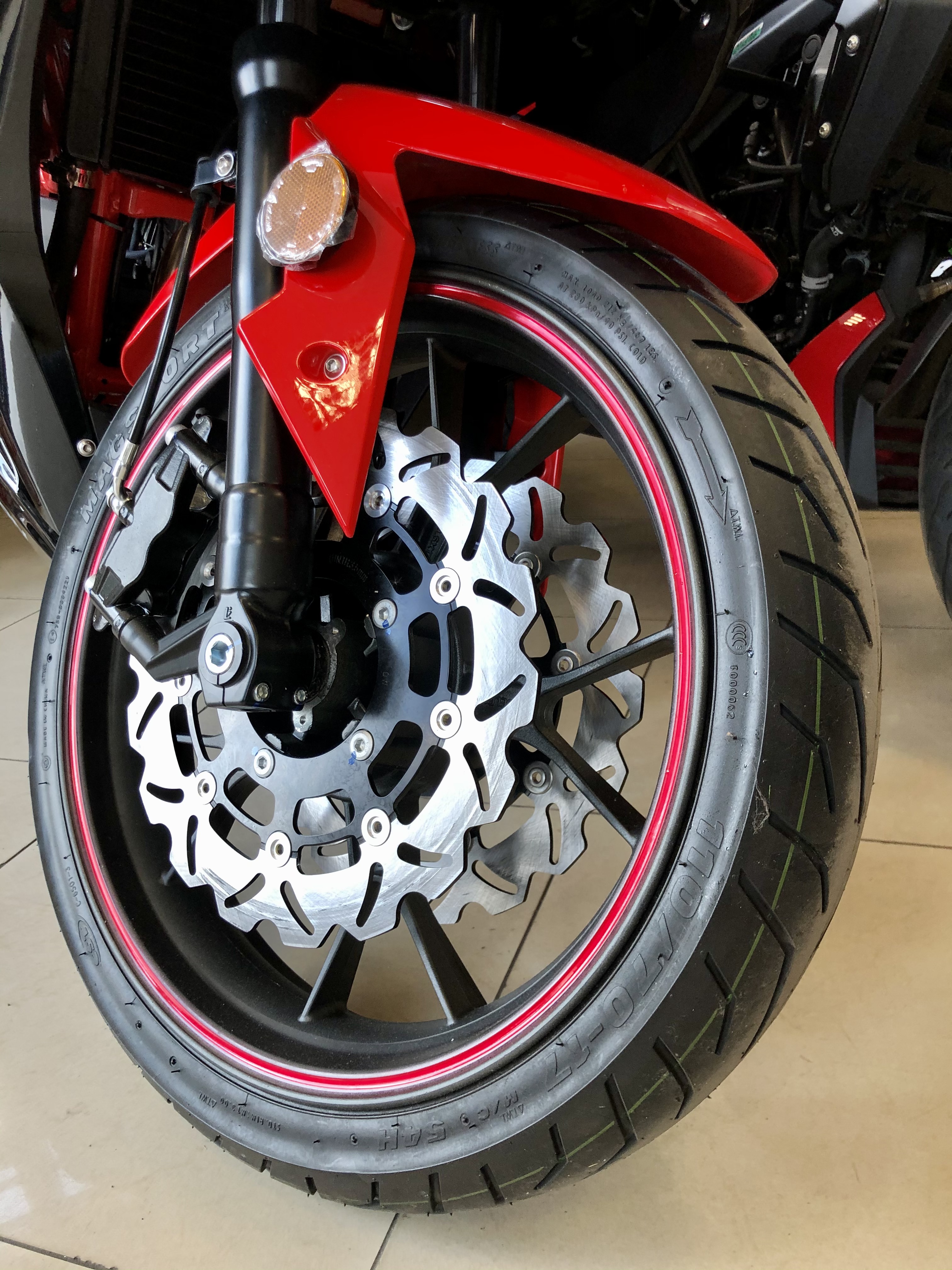 BARTON BLADE-R 125 – przednie koło i tarcza 300 mm