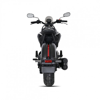 Hyosung GV125R – widok z tyłu