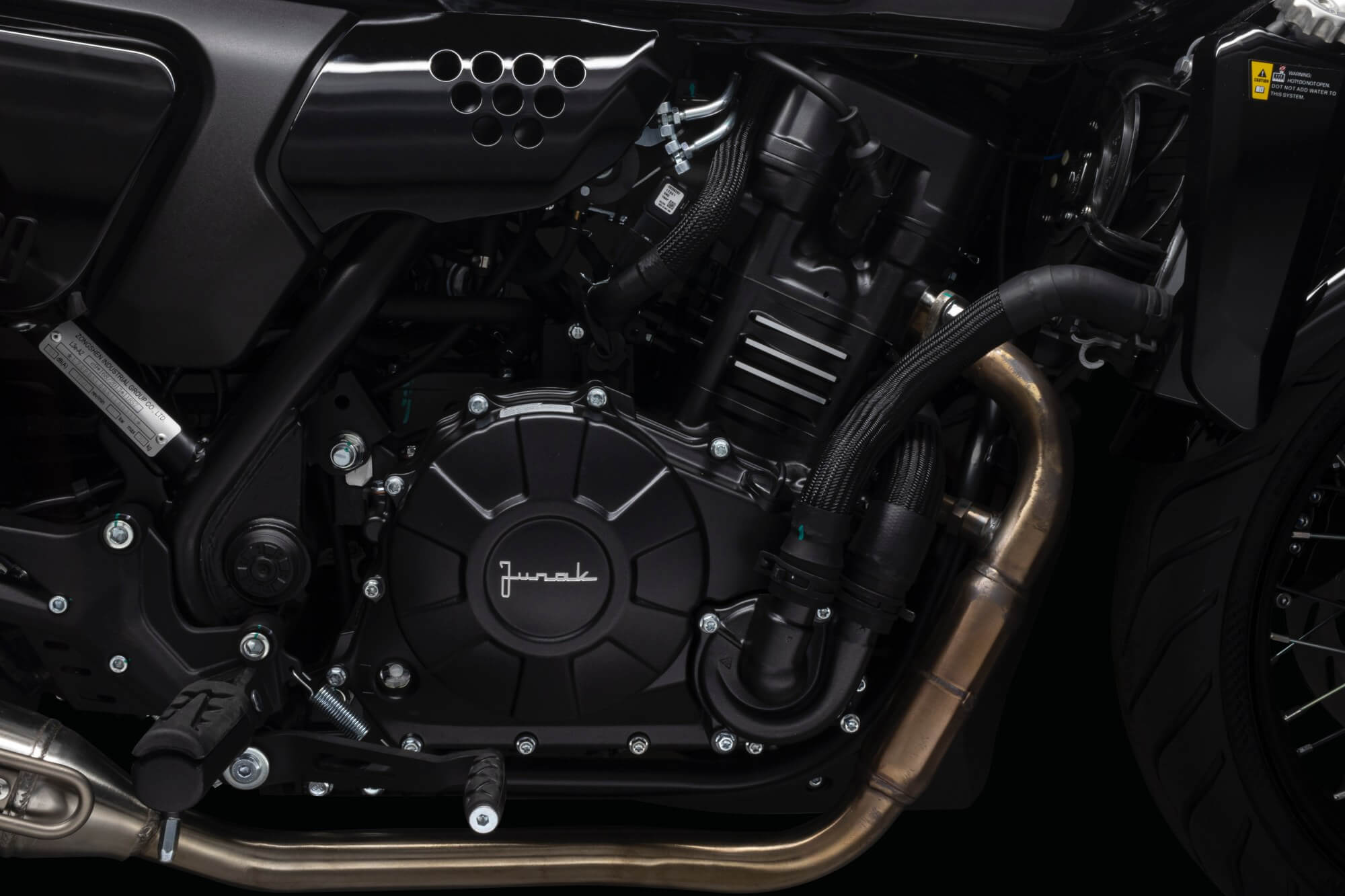 JUNAK SR 400 – Dwa cylindry i dynamika