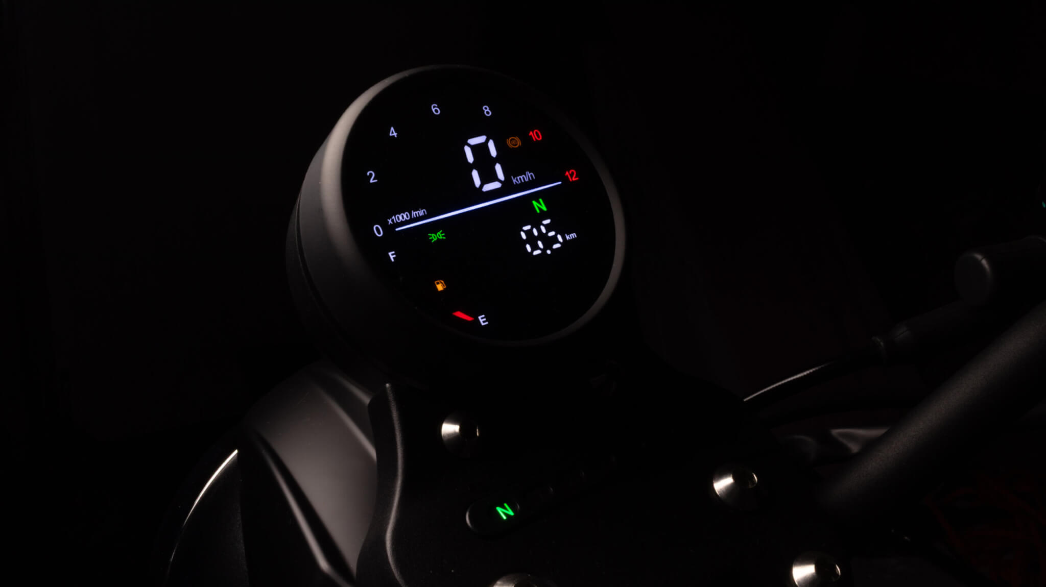 JUNAK M12 CAFE ABS – wyświetlacz TFT